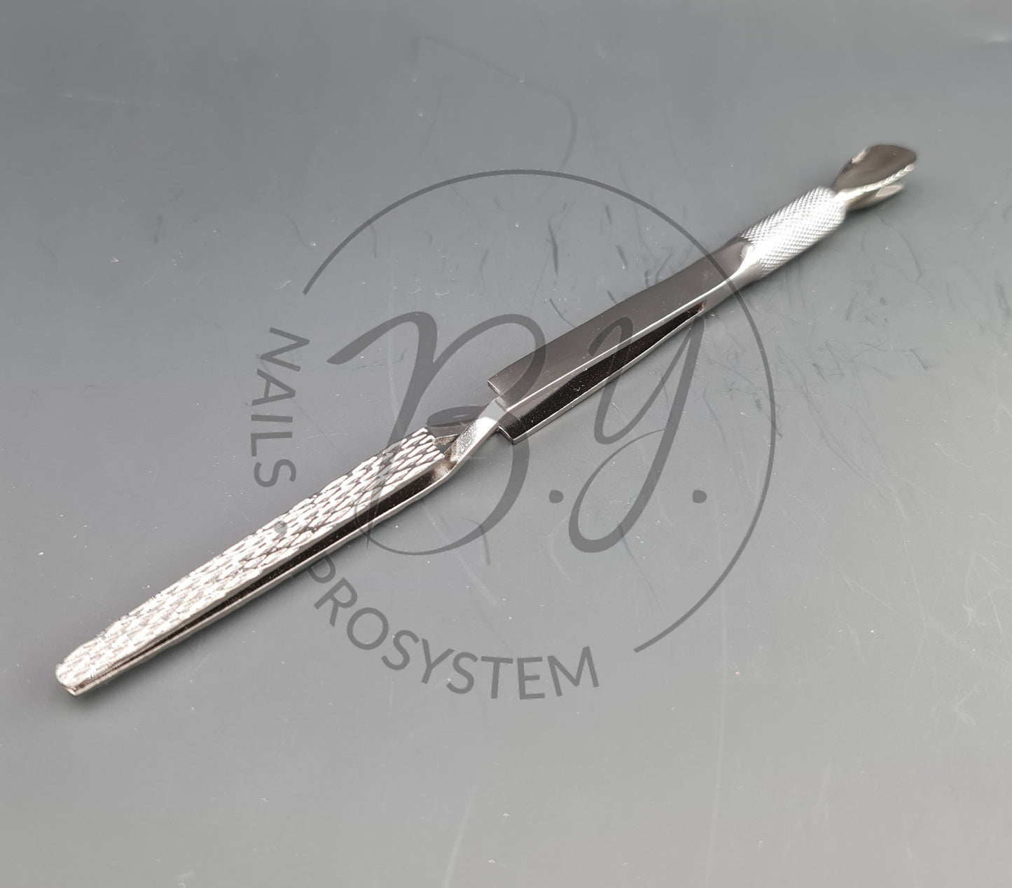 Pince A Pincher Et Pousse Cuticules - 2 EN 1 - Chrome Qualité